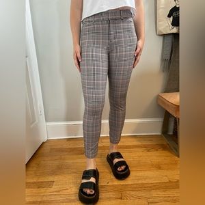 Plaid blush and black Old Navy Pixie High Rise pants, size 6